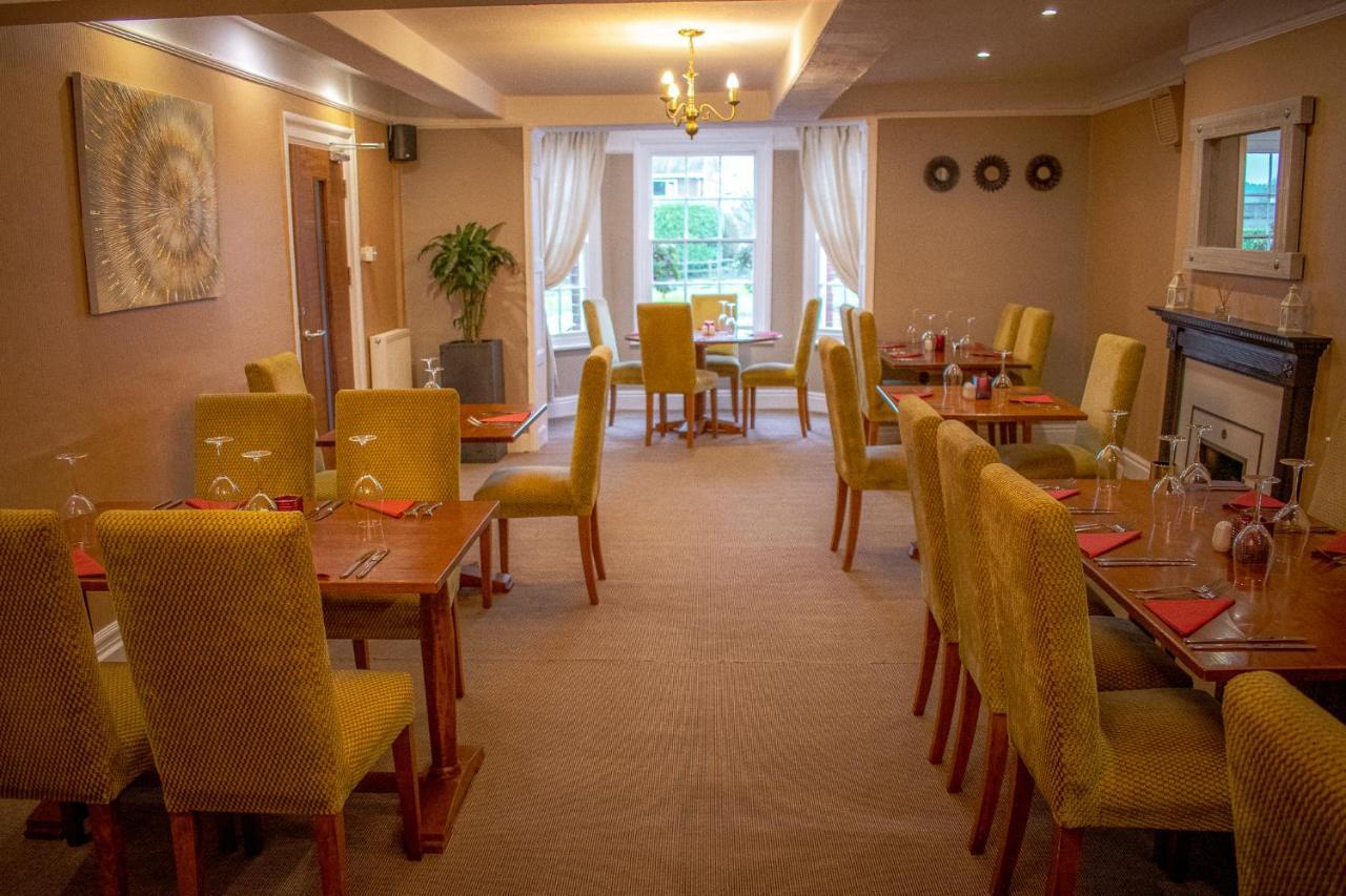 The Lion Hotel Llansantffraid-ym-Mechain エクステリア 写真