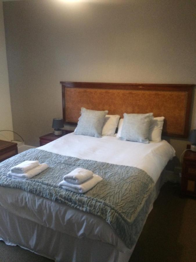 The Lion Hotel Llansantffraid-ym-Mechain エクステリア 写真