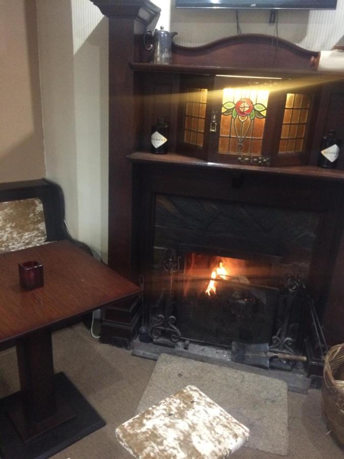 The Lion Hotel Llansantffraid-ym-Mechain エクステリア 写真