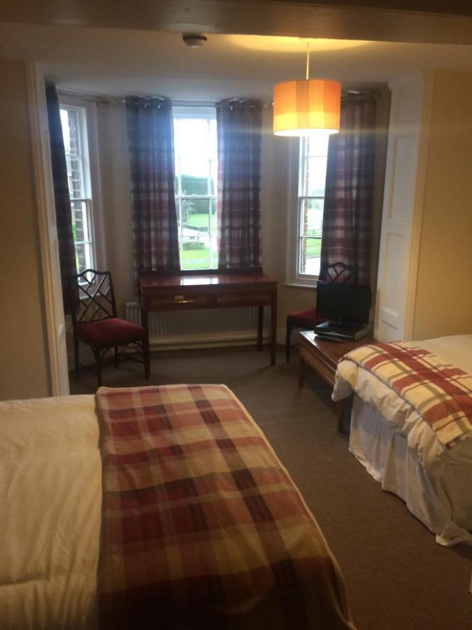 The Lion Hotel Llansantffraid-ym-Mechain エクステリア 写真